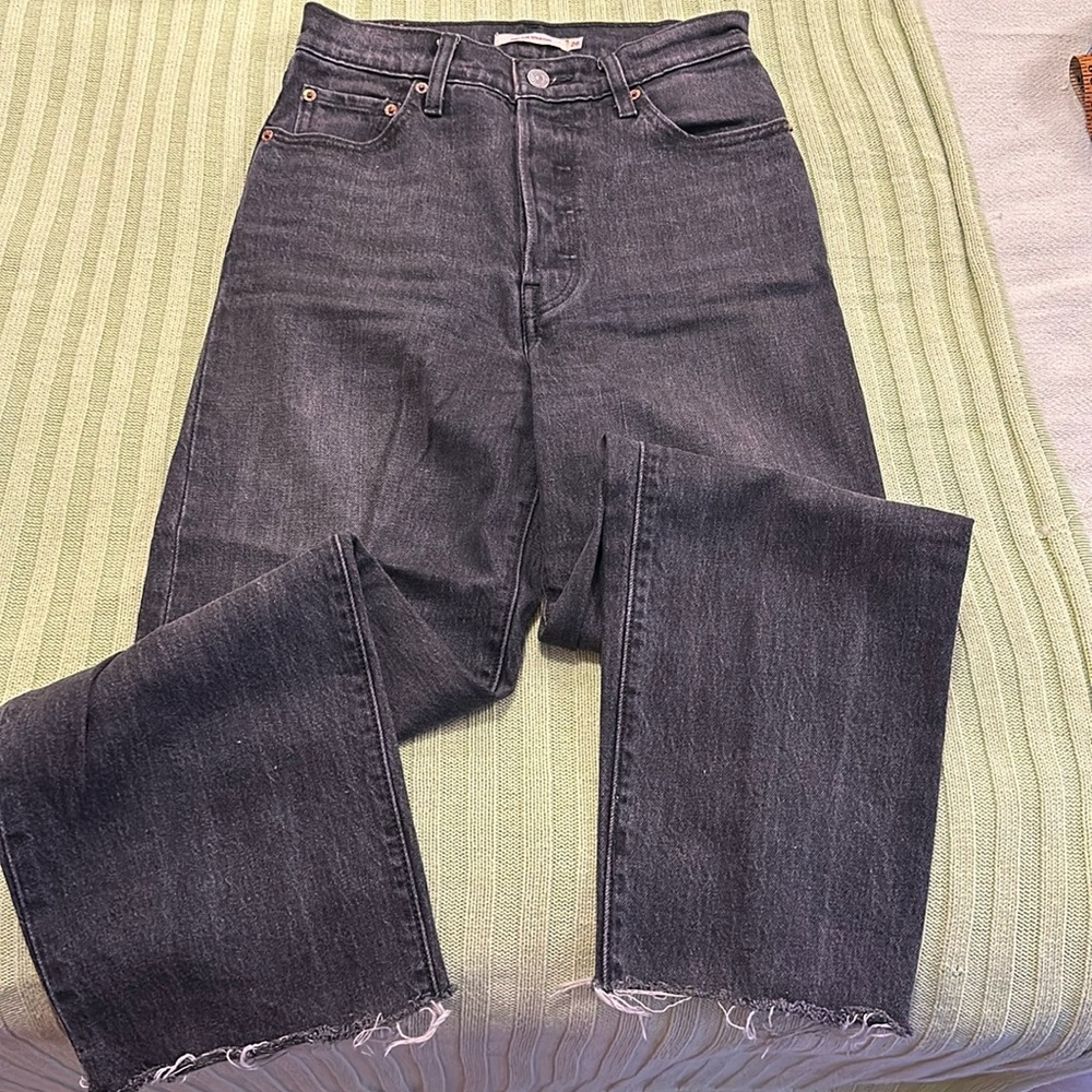Levi’s Premium Ribcage Straightt Black Wash 5 Button Jeans Sz 26